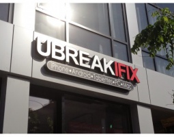 uBreakiFix, Montreal